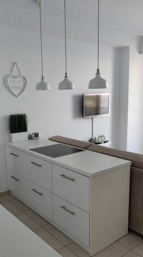 Seaside View Apartment *